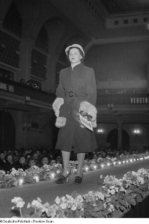 Konsum-Modenschau in der Kongresshalle