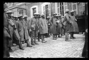 Gefangene Engländer des Infanterie-Regiments 124 (Gruppenaufnahme)