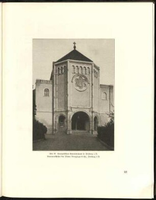 Abb. 99. Evangelisches Gemeindehaus in Freiburg i. B. Betonwerksteine der Firma Brenzinger & Cie., Freiburg i. B.