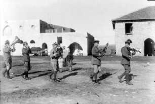 Unterhaltung bei Abteilung 304: Soldaten als Juxkapelle