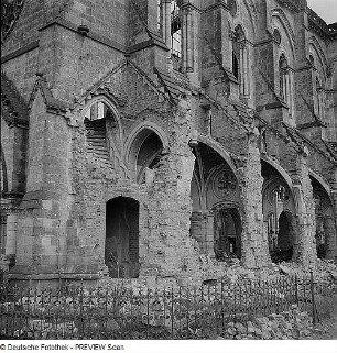 Dresden. Ruine der Johanneskirche. Südseite des Langhauses