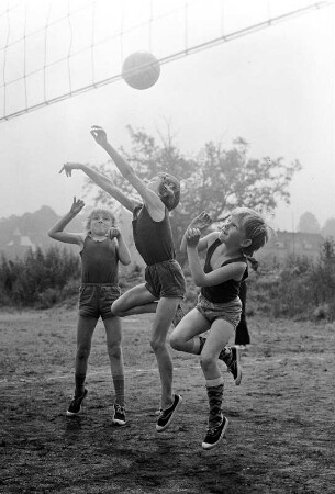 Volleyball, 1. Klasse : Sachsen. Kinder beim Volleyballspiel