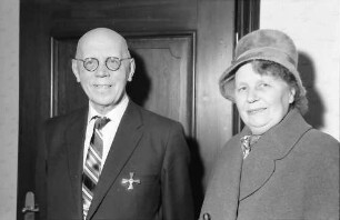 Freiburg: Regierungspräsidium; Bundesverdienstkreuz 1. Klasse für Prof. Dr. Walter Wundt; Prof. Dr. Walter Wundt und Frau