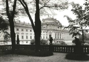 Würzburg, Residenz : Würzburg. Residenz (1720-1744; J. L. von Hildebrandt, J. B. Neumann). Gartenfront (1735-1744)