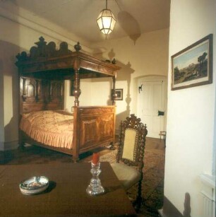 Jagsthausen. Götzenburg. Weislingen-Zimmer mit Himmelbett