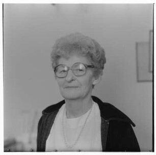Polyklinik ESW, Porträt Dr. Polster und Schwester Marianne (01.12.1986), ZV-Auswertung 1986 (03.12.1986), Veteranenbetreuung Forschung und Stahlwerke (11.12.86), Veteranenbetreuung Stahlwerk Kollege Köhler (13.12.1986), Brigade "DSF" Stahlwerk, Rekonstruktion Kranbahn Stahlwerk (15.12.1986)