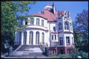 Blick auf die Terrasse der Villa Meyer
