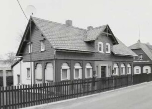 Neugersdorf, Umgebindehaus : Neugersdorf. Wohnhaus (Ende 19. Jahrhundert), Heinrich-Heine-Straße 11. Straßenansicht