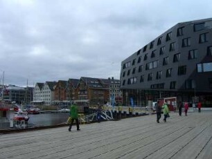 Tromsö: Hafen mit Wohn- und Geschäftsbebauung