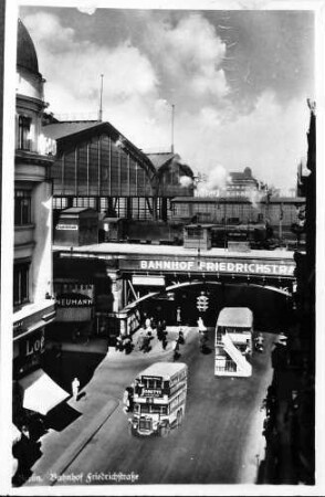 Berlin: Bahnhof Friedrichstraße von der Friedrichstraße aus [Reproduktion]
