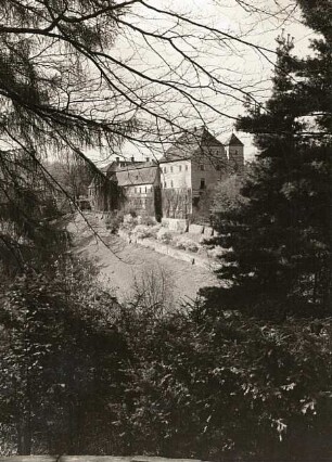 Schloss Siebeneichen vom großen Rondell im Park aus. Blick nach Nordwesten