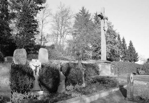 Friedhofskreuz, Grabsteine (Friedhofskreuz, Grabsteine); Hünfeld, Hinter der Lochkirche