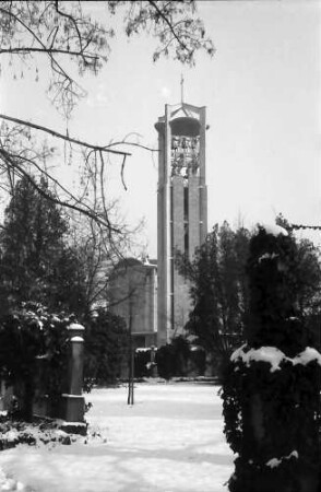 Freiburg: Glockenturm der Ludwigskirche