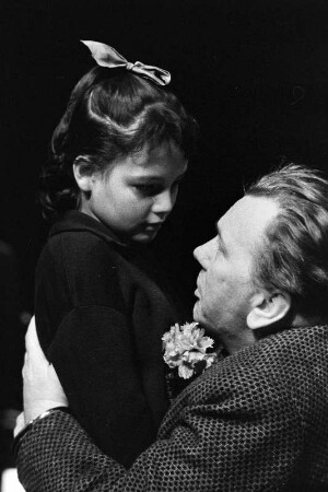 Szenenbilder aus "Die Illegalen", Drama von Günther Weisenborn. Kammerspiele (Deutsches Theater) Berlin, 20.04.1961