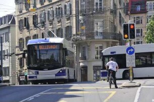 Lausanne - Oberleitungsbusse : Oberleitungsbusse verkehren im Zentrum. Aufgenommen in Lausanne am 19. Mai 2010