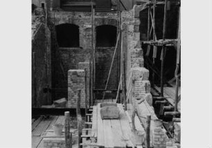 Bauarbeiten an der zerstörten Freitreppe der Nationalgalerie
