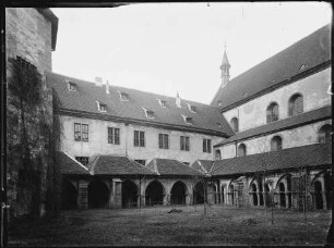 Bronnbach Kloster Klosterkirche (1157-1222) Ansicht Kreuzhof - Westflügel und Nordflügel