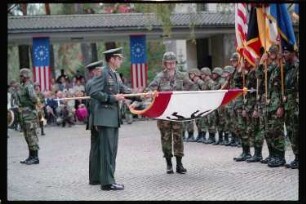 Fotografie: Militärische Zeremonie zur Außerdienststellung des U.S. Army Berlin Command in den Lucius D. Clay Headquarters in Berlin-Dahlem