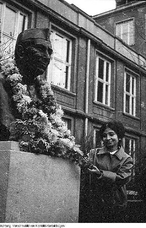 Dresden, Technische Universität Dresden (TUD), u.a. Willers-Bau, Zellescher Weg, Einweihung einer Büste von Jawaharlal Nehru - Studienjahr 1967/68 - , 1967/69
