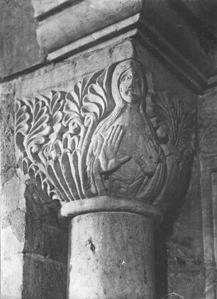 Landsberg (Sachsen-Anhalt), Doppelkapelle, St. Crucis, Inneres, Untergeschoss, Säulenkapitelle mit männl. Halbfigur