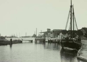 Demmin, Hafen : Demmin. Peenehafen mit Klappbrücke. Küstensegler Eva Marie