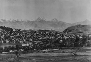 Gesamtansicht von Ohrid : Blick auf die Stadt Ohrid am Ohridsee mit dem Jablanica Gebirge im Hintergrund