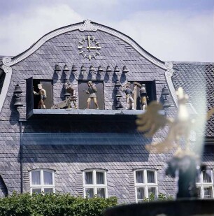 Goslar. Ehemalige Stadtkämmerei. Glockenspiel mit Bergmannszug