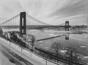 George-Washington-Brücke über den Hudson River im Winter