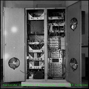 Rückansicht des Messgeräts RCL Imp. Analyzer