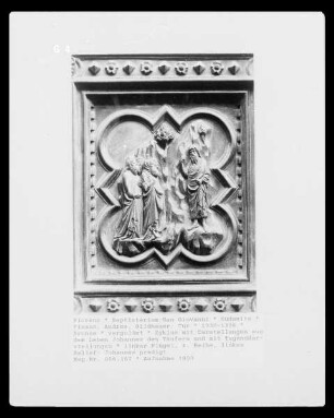 Tür — Zyklus mit Darstellungen aus dem Leben Johannes des Täufers und mit Tugenddarstellungen — linker Flügel, 4. Reihe, linkes Relief: Johannes predigt
