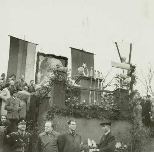 Großkundgebung anläßlich der Umbenennung der Landsberger Allee in Leninallee