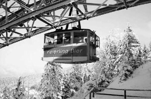 Schauinland: Bergstation; Schauinslandbahn; Bergstation mit Talblick im Winter