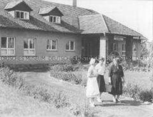 Landambulatorium Heckelberg (Kr. Bad Freienwalde) zur ärztlichen Versorgung der MTS und LPG Kruge