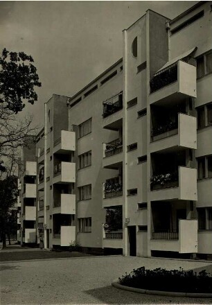 Berlin-Charlottenburg, Mäckeritzstraße. Großsiedlung Siemensstadt. Wohnhaus (1929-1930, H. Scharoun). Im Stil des Neuen Bauens errichtet