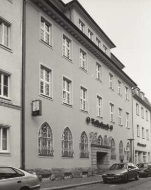 Wohnhaus mit Volksbank-Filiale