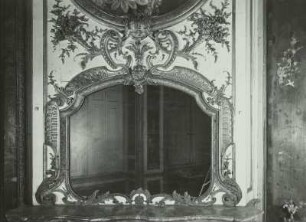 Jagdschloß Brühl, Kamin im Lackkabinett : Brühl, Schlosspark Augustusburg. Jagdschloss Falkenlust (1729-1740; F. de Cuvilliés d. Ä.; M. Leveilly). Japanisches Lackkabinett im Erdgeschoß, Kamin