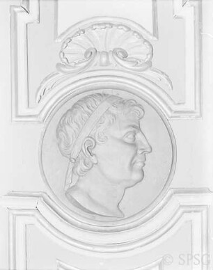 Potsdam, Neues Palais, 1. Obergeschoß, Obere Galerie, R.: 241, Südwand, rechte Tür, linker Flügel.