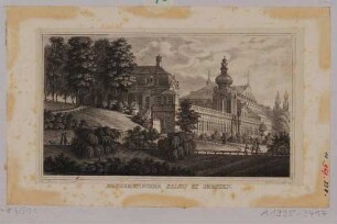 Der Zwinger in Dresden, Blick über den zugeschütteten Zwingergraben (Zwingeranlagen) nach Nordosten auf den Mathematisch-Physikalischen Pavillon, die Langgalerie und das Kronentor, im Hintergrund das Dach der Sophienkirche