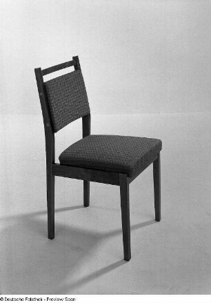 Stuhl mit gepolsterter Sitzfläche und Rückenlehne