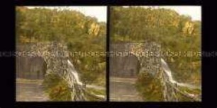 Wasserfall am Weg zum Schloss Schaumburg