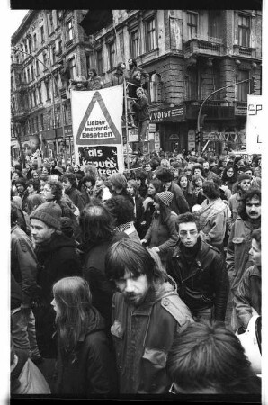 Kleinbildnegative: Instandbesetzer_innen-Demonstration, 1981