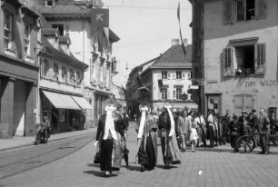 Lörrach: Trachten in Lörrach, gehend