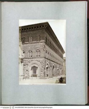 IV Florence ArchitectureFlorenz, Palazzo Medici-Riccardi, Schrägansicht der Fassade - Rotes Album IV (Florenz, Architektur)