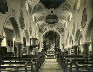 Langhaus und Chor der Kirche St. Pelagius und Oswald