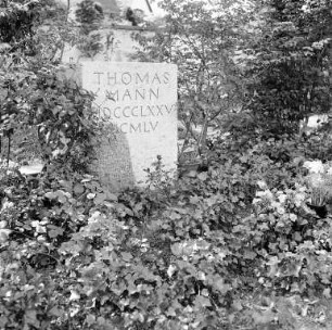 Schweiz. Kilchberg. Grab des Schriftstellers Thomas Mann (1875-1955)