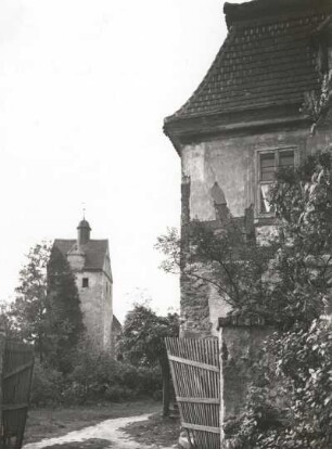 Schirmenitz. Altes Pfarrhaus und Kirchturm