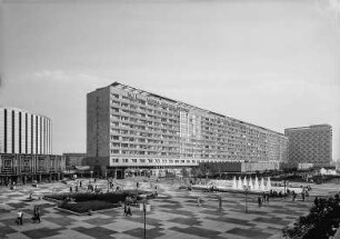 Prager Straße, Wiener Platz