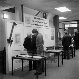 Tischlerinnung Stormarn: Hindenburgstraße: Filiale der Volksbank Stormarn: Ausstellung zu 90 Jahre Stormarner Tischlerinnung, 150 Jahre "Tischleramt OldesIoe" und 250 Jahre "Tischlerzunft zu Oldesloe"
