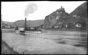 Aussig. Burgruine Schreckenstein an der Elbe mit Personen-Seitenraddampfer "Prinz Georg"