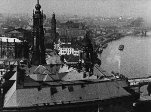 Szene aus dem Dokumentarfilm "ZR III über Dresden": Blick von der Frauenkirche über die Altstadt in Richtung Westen